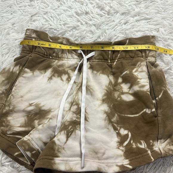 Lululemon Inner Glow Short 3" *Earth Dye Earth Dye Sand - Picture 5 of 6